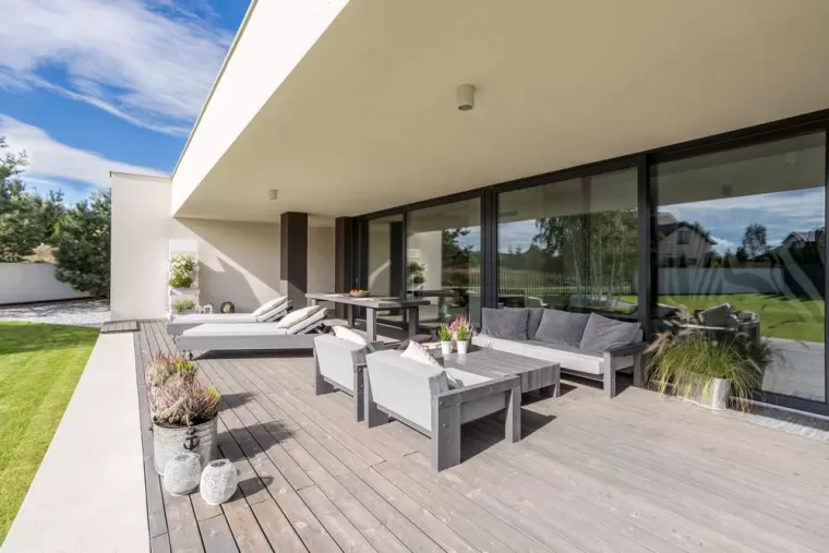 Terrasse en bois composite, Porto Vecchio, JBS CONSTRUCTIONS