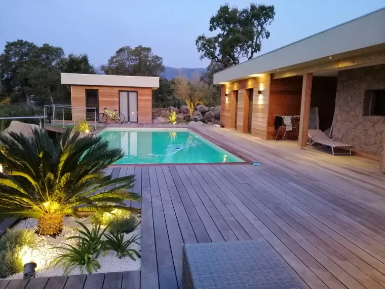 Réalisation d'une terrasse en bois à Santa Manza, Porto Vecchio, JBS CONSTRUCTIONS